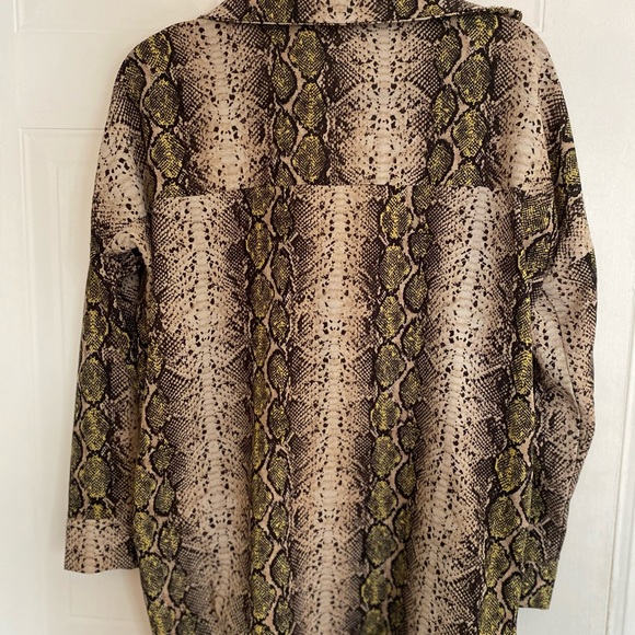 Missguided Snakeskin collard blouse - Picture 2 of 2